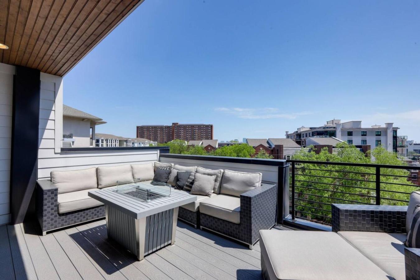 Two Townhomes Rooftop Lounges With Skyline Views Nashville Exterior photo