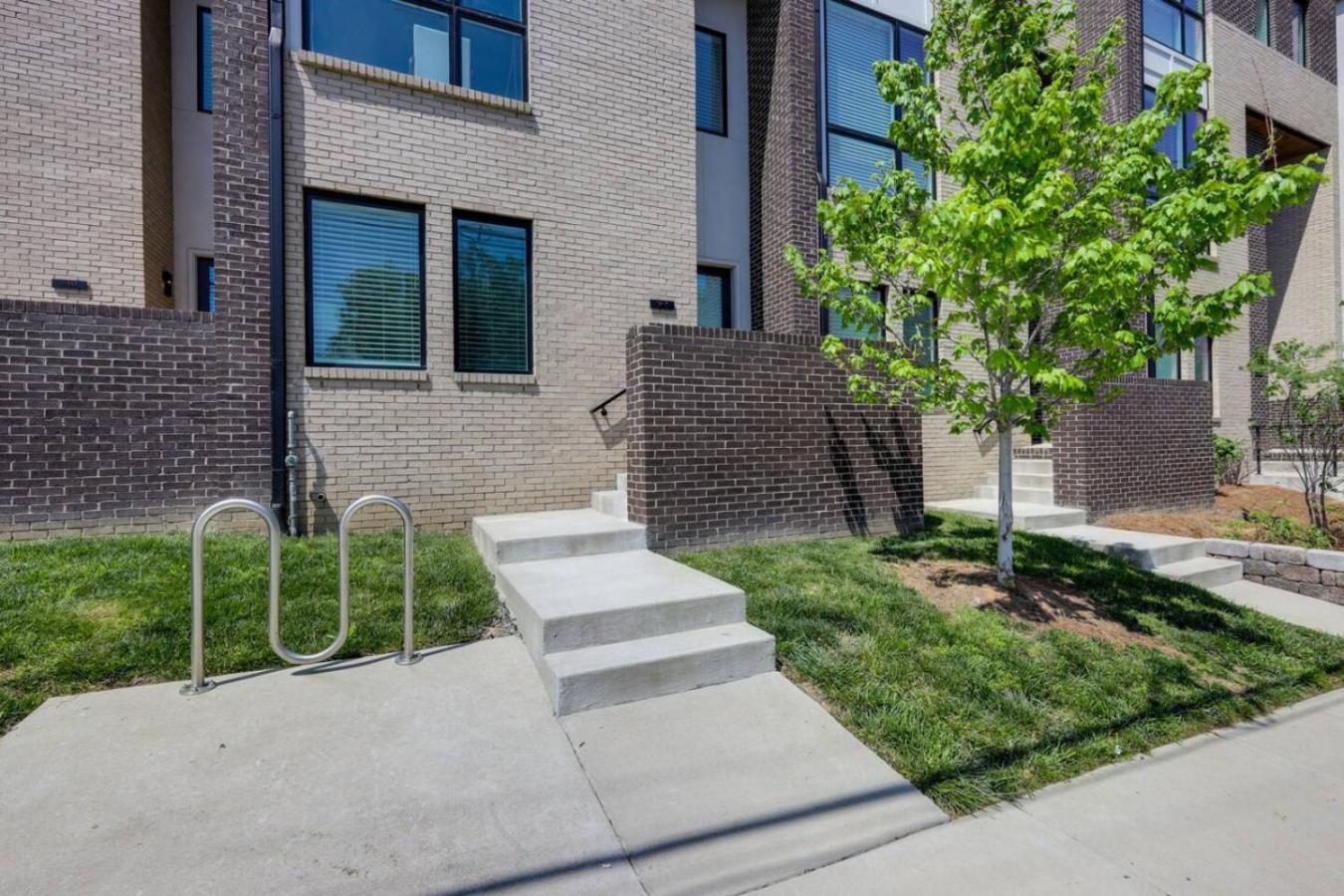 Two Townhomes Rooftop Lounges With Skyline Views Nashville Exterior photo